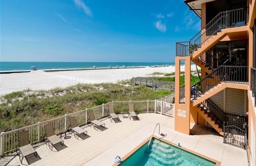 Bradenton Beach Condo | Beachfront condo with gorgeous view of the gulf.