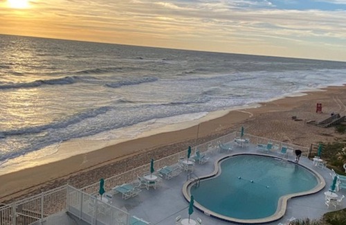 Ormond Beach Condo | Beachfront Condo at quiet end of Ormond Beach. Snowbirds Welcome !