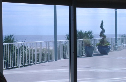 Biloxi Condo | BEACHFRONT CONDO! DIRECT BEACH & POOL ACCESS .