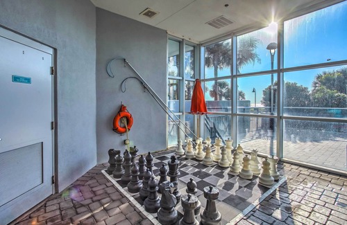 Downtown Myrtle Beach Apartment | Beachfront Condo in Myrtle Beach w/Pool Access