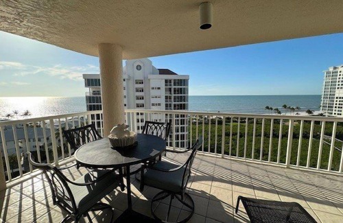 Park Shore Condo | Beachfront condo with exceptional views CL0802