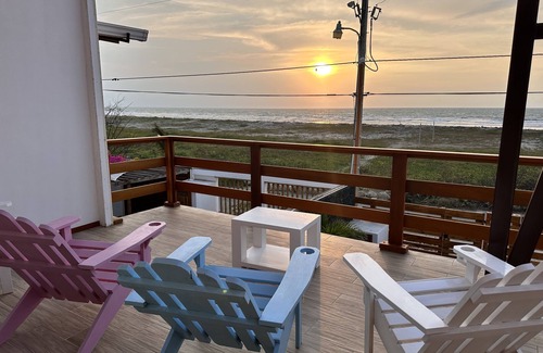 Crucita House | Beachfront, cozy house with incredible views of the ocean and the mangroves.