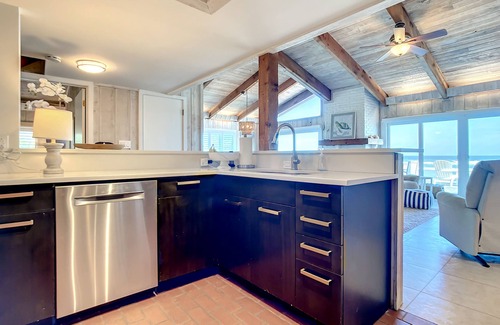 Sea Dunes House | Beachfront Deck with steps down to the white sandy beach! Sea Dunes Sandcastle 1A