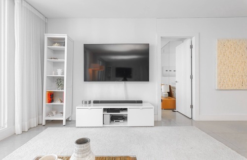Miami Beach Apartment | Beachfront Escape l 2BR l Balcony & Ocean View