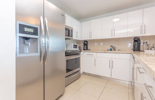 Miami Beach Apartment | Beachfront Escape l 2BR l Balcony & Ocean View