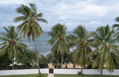 Bravos de Boston House | Beachfront Gem Gated Close to Ferry