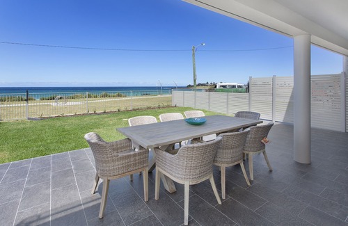 Warilla Apartment | Beachfront Ground Floor Apartment with Garden + Panoramic Views