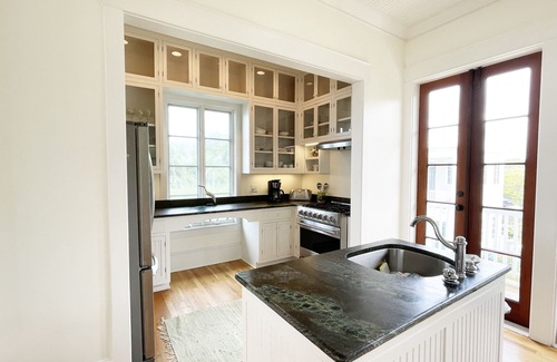 Seaside Cottage | Beachfront in Seaside on Double Lot, Amazing Gulf views, sleeps 4 + 2 Bikes!