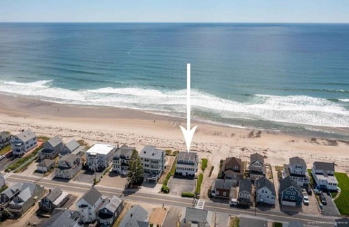 Wells Beach House | Beachfront, LOTS of Parking, 4 Bedroom /2 Bathrooms /Sleeps 8+