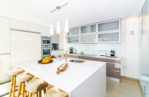 Bahia Dorada Villa | BEACHFRONT LUXURY VILLA PRIVATE POOL STUNNING SEA VIEWS WALK TO BARS SHOPS ETC