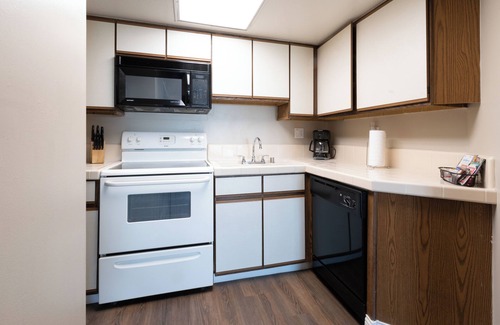 Capistrano Beach Hotel | Beachfront & Memorable Stay! 3 Convenient Units w/Kitchen, Parking Onsite, Pool