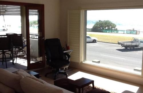 Miami Apartment | Beachfront MIAMI 2 Bdr Easy Living VIEWS VIEWS!