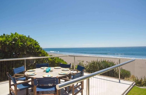 Oakura House | Beachfront Oakura with Stunning Views