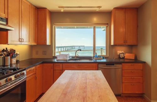 Pacifica Apartment | Beachfront Ocean Views 20 mins to San Francisco! (Neptune 3)