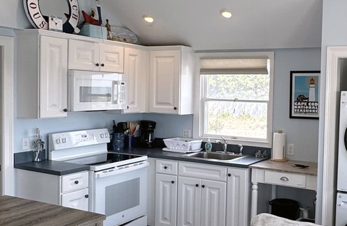 North Truro Cottage | Beachfront on our private beach! Sea Glass Cottage - Pipers' Shore