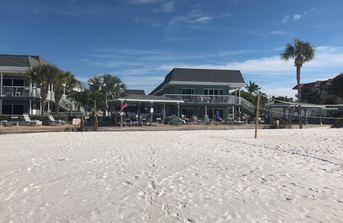 St. Pete Beach Condo | Beachfront One Bedroom Unit Weekly (November only)