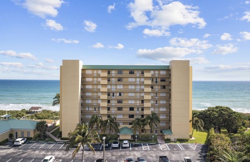 Hutchinson Island South Condo | Beachfront Paradise!
