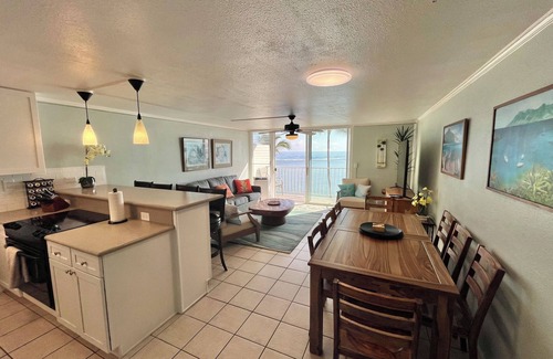 Punaluu Condo | BEACHFRONT PENTHOUSE WITH A/C right on FAMILY SAFE BEACH!