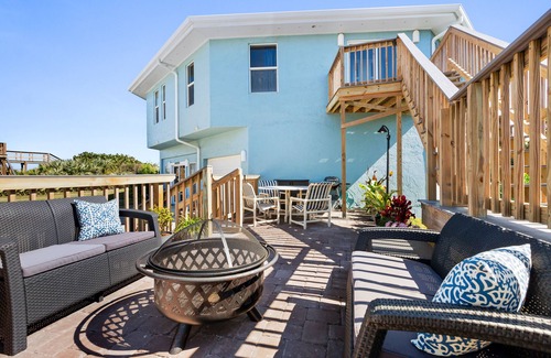 Melbourne Beach Resort | Beachfront property with pool view-Aloha