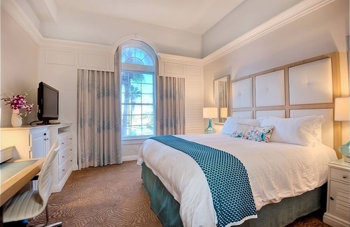 Pass-a-Grille Hotel | Beachfront Property w/Amazing View! Gorgeous Room w/King Bed, Outdoor Pool