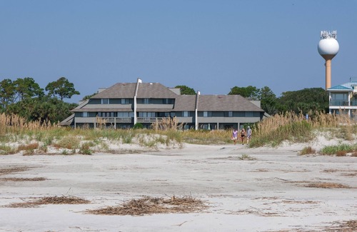 Saint Helena Island Villa | Beachfront, Remodeled 2bed/2.5bath with Pool