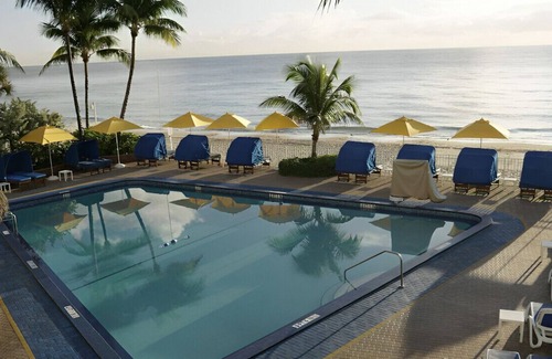 Bermuda Riviera House | Beachfront Retreat's Serenity Awaits! Free WiFi