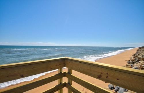 Flagler Beach House | Beachfront retreat w views, games, hot tub & more!