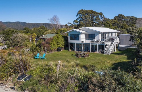 Parapara House | Beachfront Sanctuary - Parapara Holiday Home