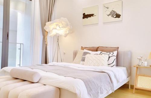 Central District Apartment | [Beachfront Seaview w Projector] 6-8 Pax, 3 Rooms.