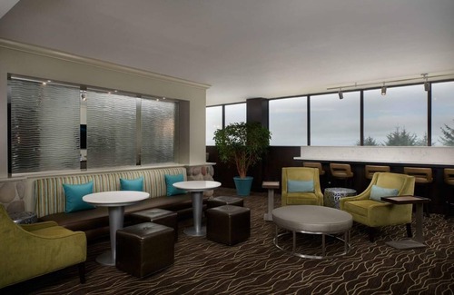 Newport Hotel | Beachfront Stay! Drive Along Highway 101 | Free Parking + Pets Are Allowed