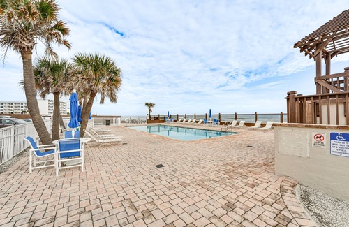 Bostwick Park Apartment | Beachfront Studio w/Community Indoor Pool!