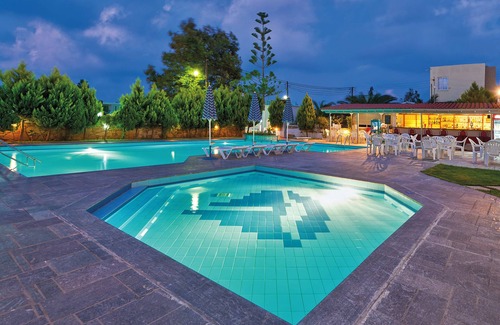 Kato Stalos Apartment | Beachfront Two Bedroom Apartment with kitchenette. nLia Bechfront Apartments
