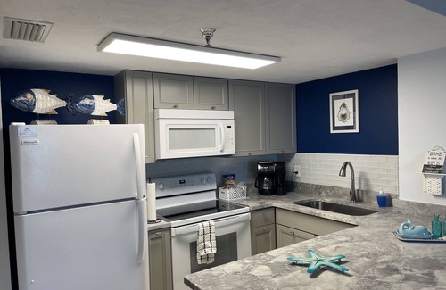 Daytona Beach Shores Apartment | Beachfront piece of heaven!