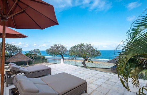Kutuh Villa | Beachfront View with 7 Bedroom Villa in Uluwatu