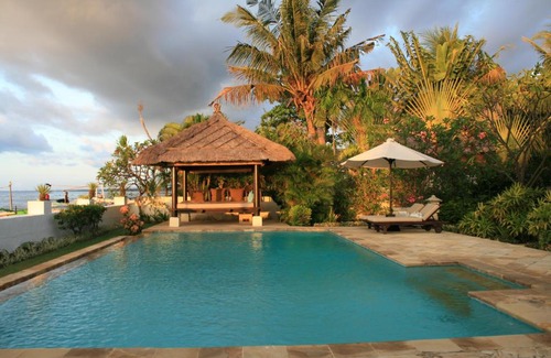 Dencarik Villa | Beachfront Villa Jasmine Lovina