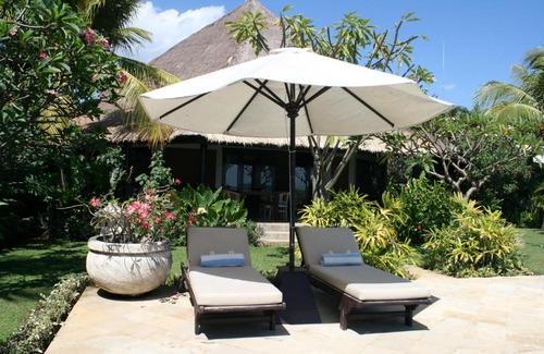 Dencarik Villa | Beachfront Villa Jasmine Lovina