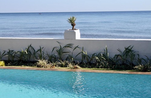 Dencarik Villa | Beachfront Villa Jasmine Lovina