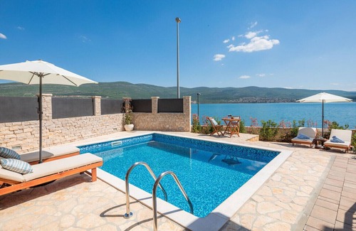 Pridraga Villa | Beachfront villa Noa with heated pool