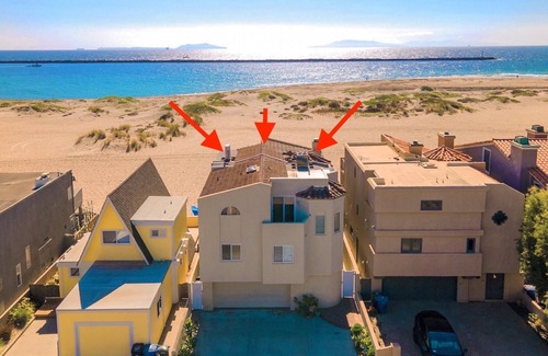 Hollywood House | Beachfront Villa w/Direct Beach Access & Elevator!