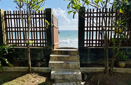 Boossa Villa | Beachfront Villa with private pool