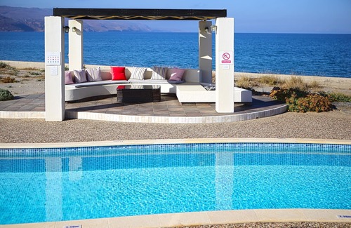 Rapaniana Villa | Beachfront villa with private pool,ping-pong & BBQ