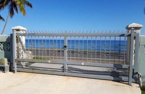 Guaniquilla Apartment | Beachfront, Walk to Restaurants & Surfing area, WIFI, SolarPower, Gated, Parking