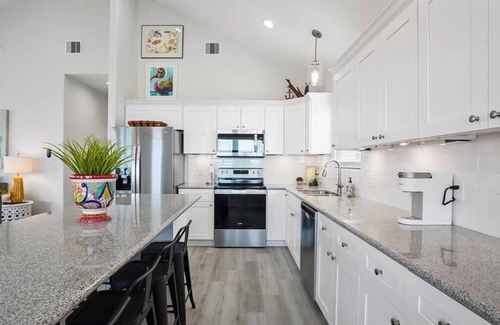 Gilchrist House | Beachfront3BR Steps to Sand Sleeps 10+Pet Friendly