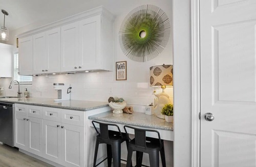 Gilchrist House | Beachfront3BR Steps to Sand Sleeps 10+Pet Friendly