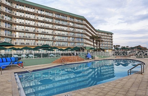 Ormond Beach Hotel | Beachside 1 Bedroom Condo – Gorgeous Ocean Views + Pool, Ideal for Couples