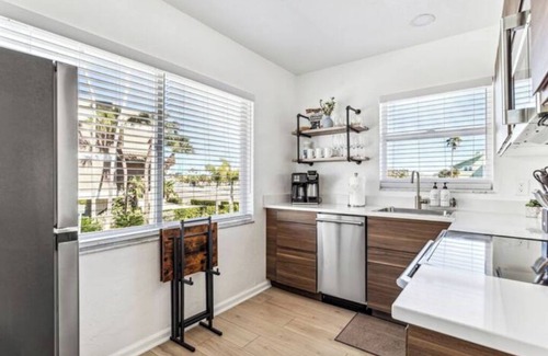 Capri Isle Apartment | Beachside 4-Private Suites in Treasure Island