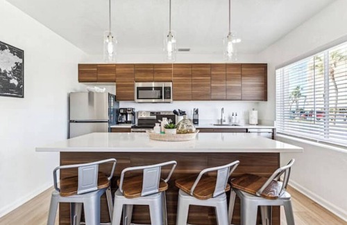 Capri Isle Apartment | Beachside 4-Private Suites in Treasure Island