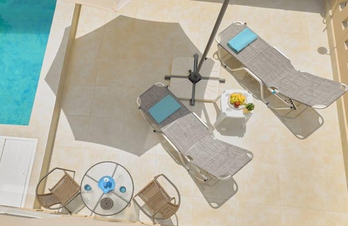 Nea Chora Apartment | Beachside Apartment-Pool-Parking