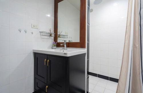 Nai Harn Apartment | Beachside Apt Short Walk to Nai Harn Beach 2-3 BR