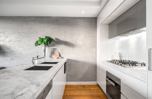 Port Melbourne Apartment | Beachside Gem: Gorgeous Views & Cafes Steps Away!